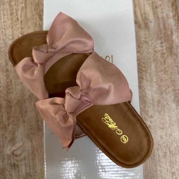 Slay in Suede Bow Slides - Picture 1 of 3